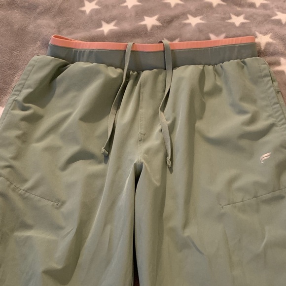 Fabletics green with pink trim on top Womems size large with back pocket - Picture 2 of 10